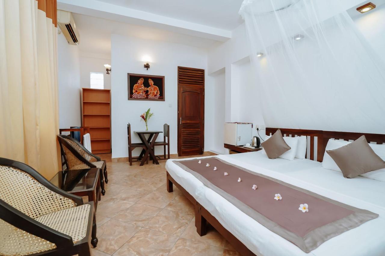 Blue Sky Beach Resort Unawatuna Luaran gambar