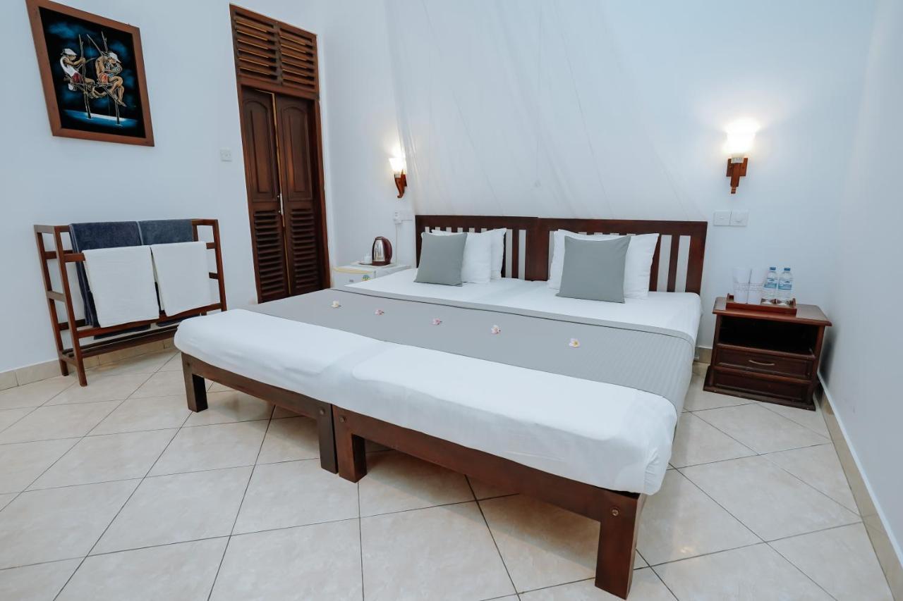 Blue Sky Beach Resort Unawatuna Luaran gambar
