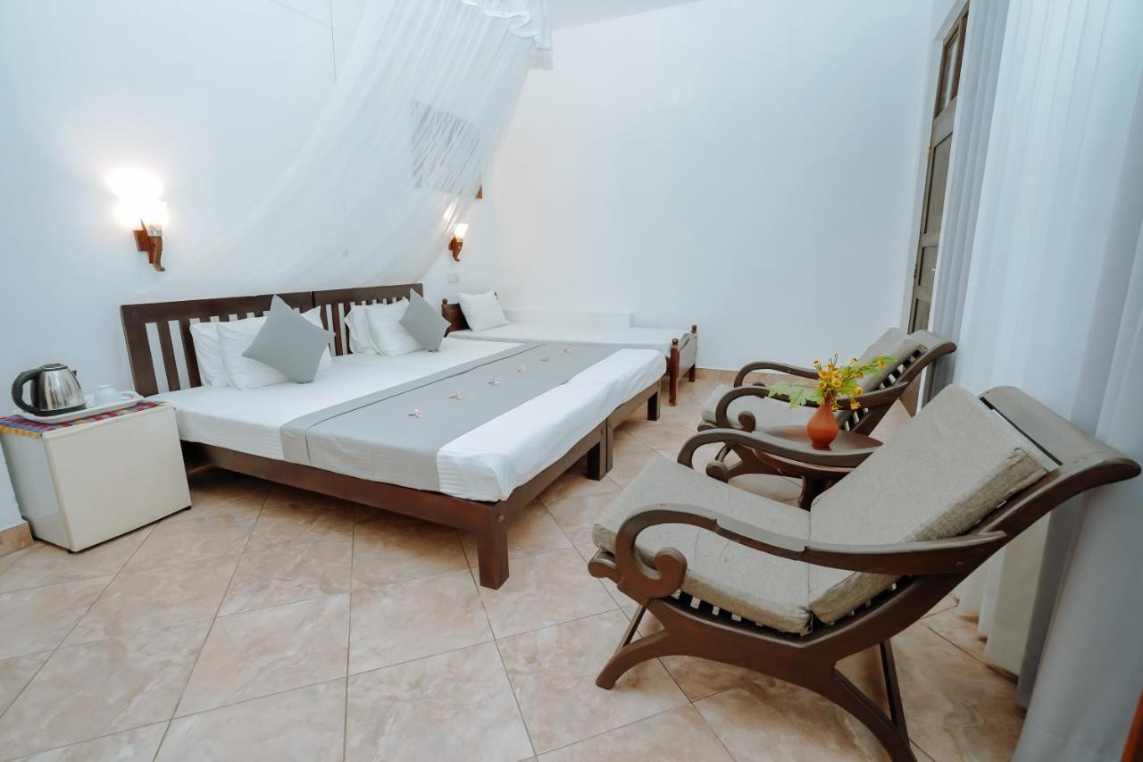 Blue Sky Beach Resort Unawatuna Luaran gambar