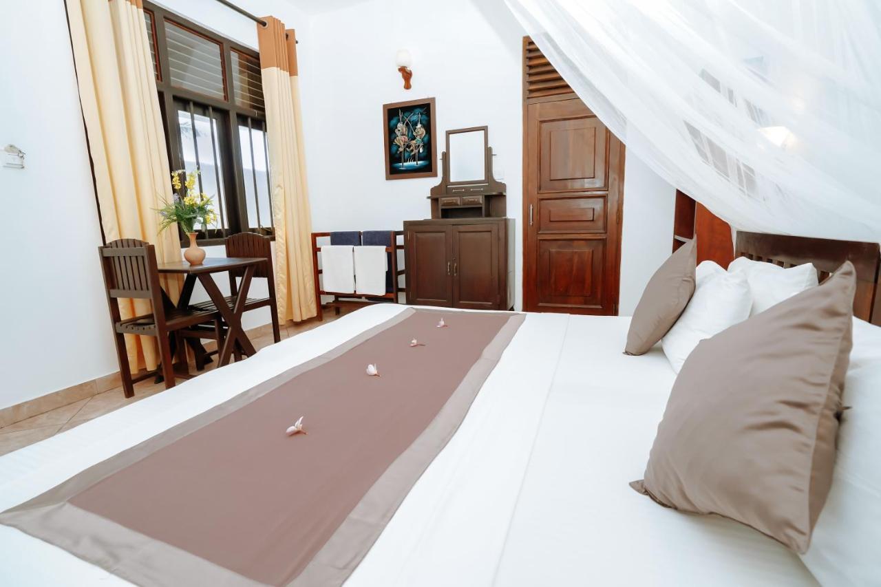 Blue Sky Beach Resort Unawatuna Luaran gambar