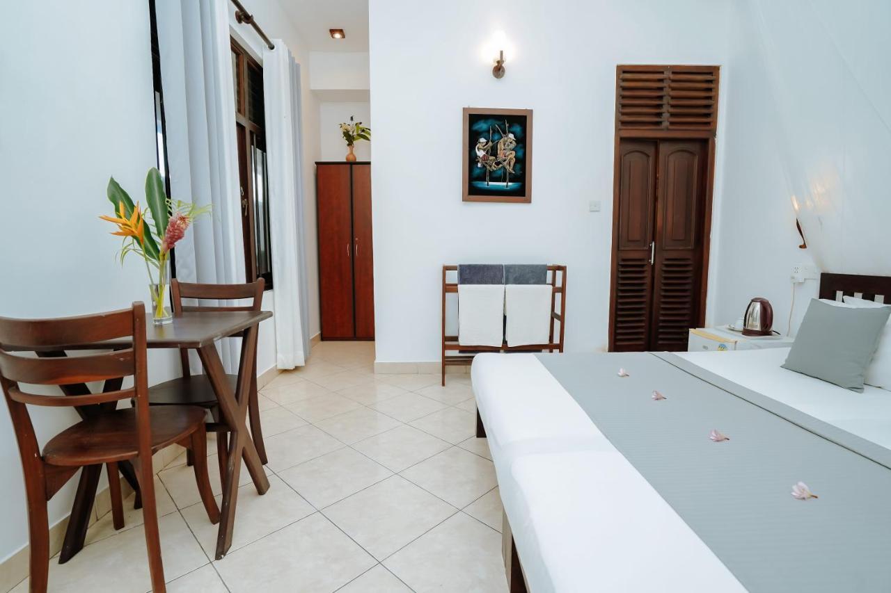 Blue Sky Beach Resort Unawatuna Luaran gambar