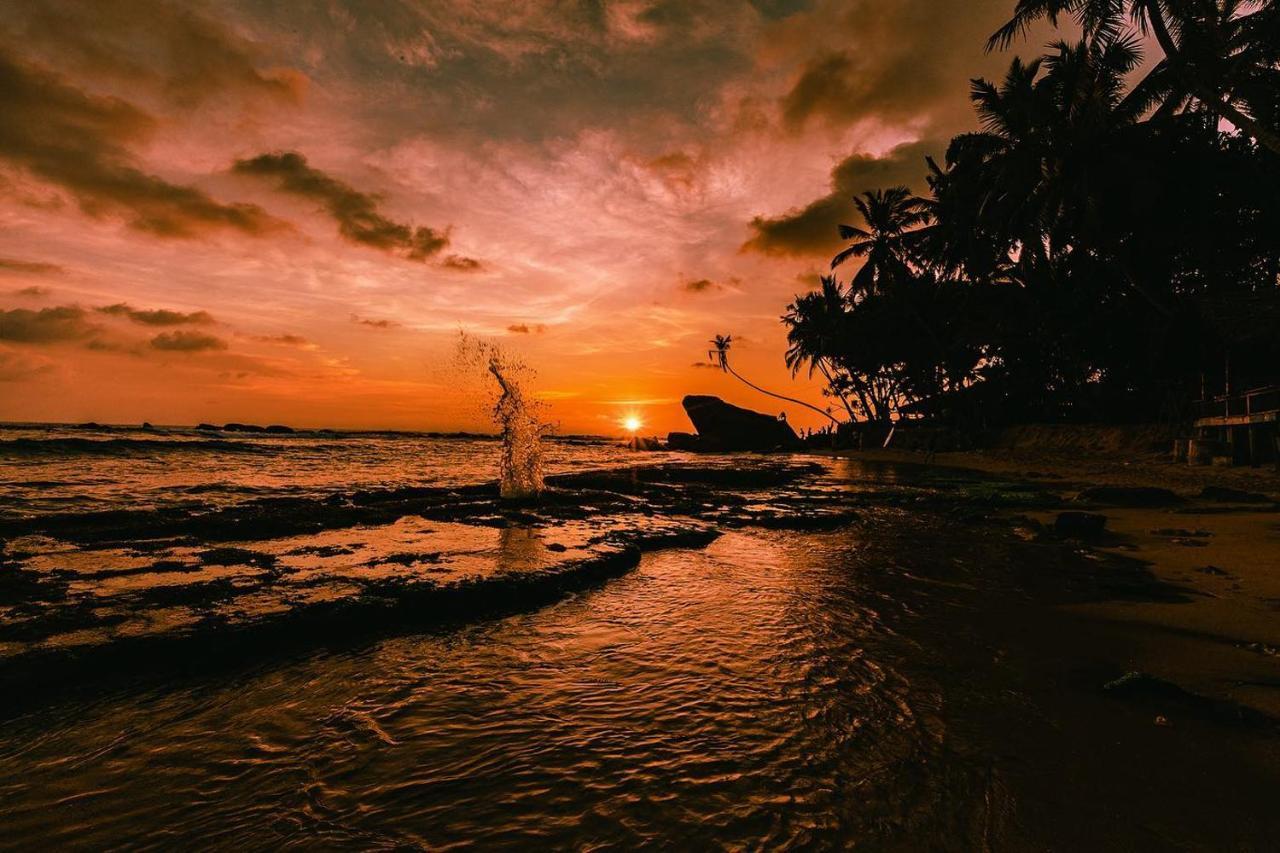 Blue Sky Beach Resort Unawatuna Luaran gambar