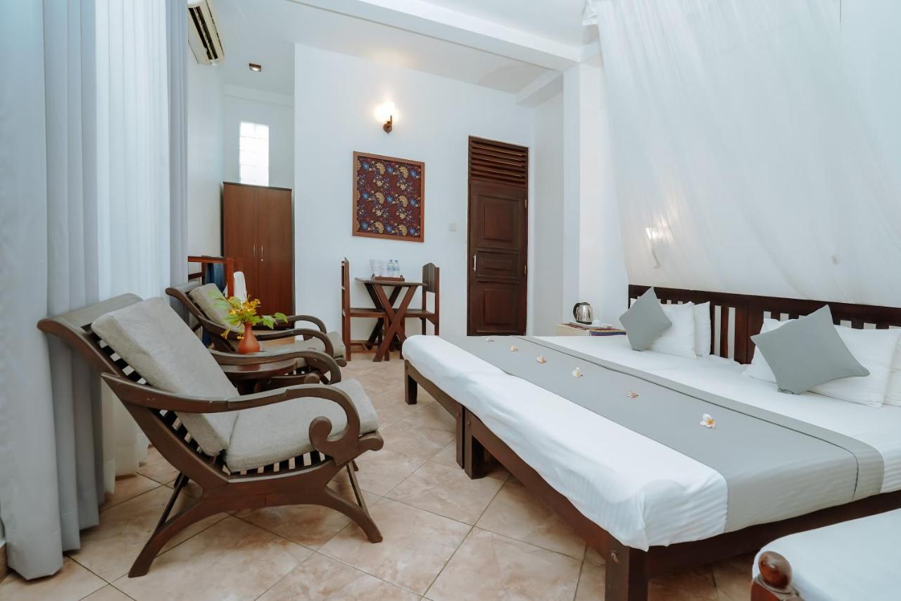 Blue Sky Beach Resort Unawatuna Luaran gambar