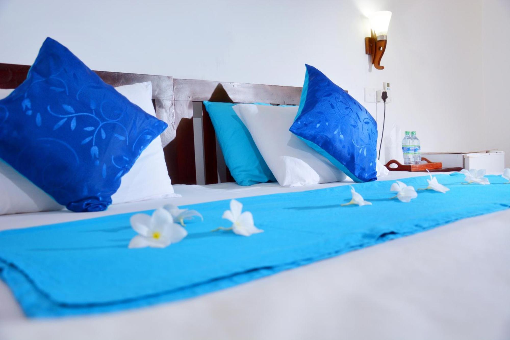 Blue Sky Beach Resort Unawatuna Luaran gambar