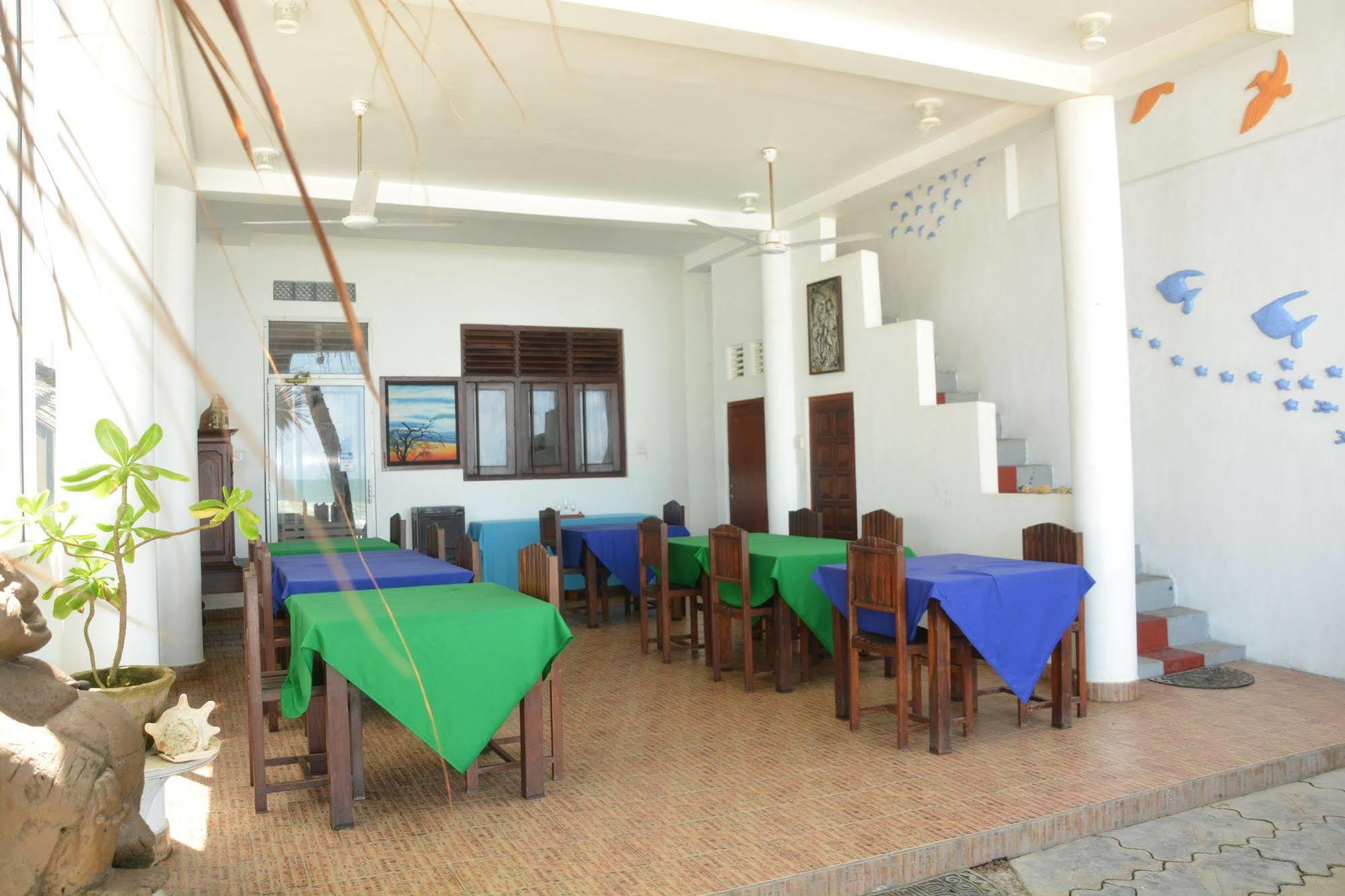 Blue Sky Beach Resort Unawatuna Luaran gambar