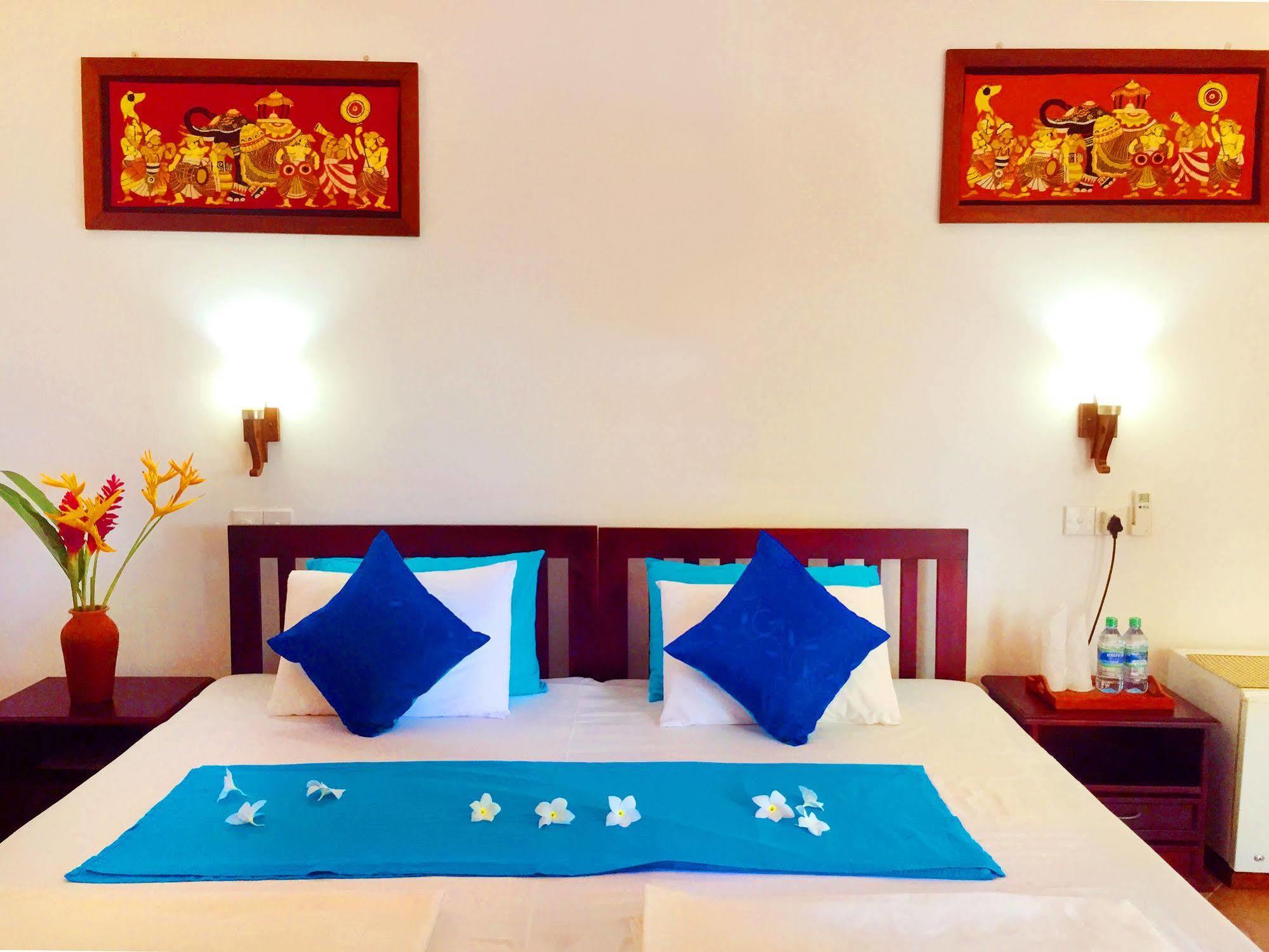 Blue Sky Beach Resort Unawatuna Luaran gambar