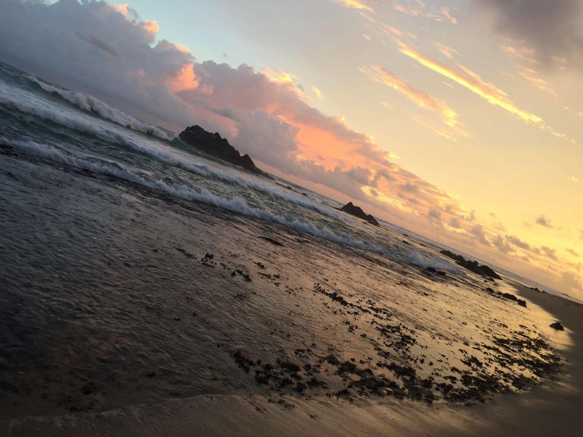 Blue Sky Beach Resort Unawatuna Luaran gambar