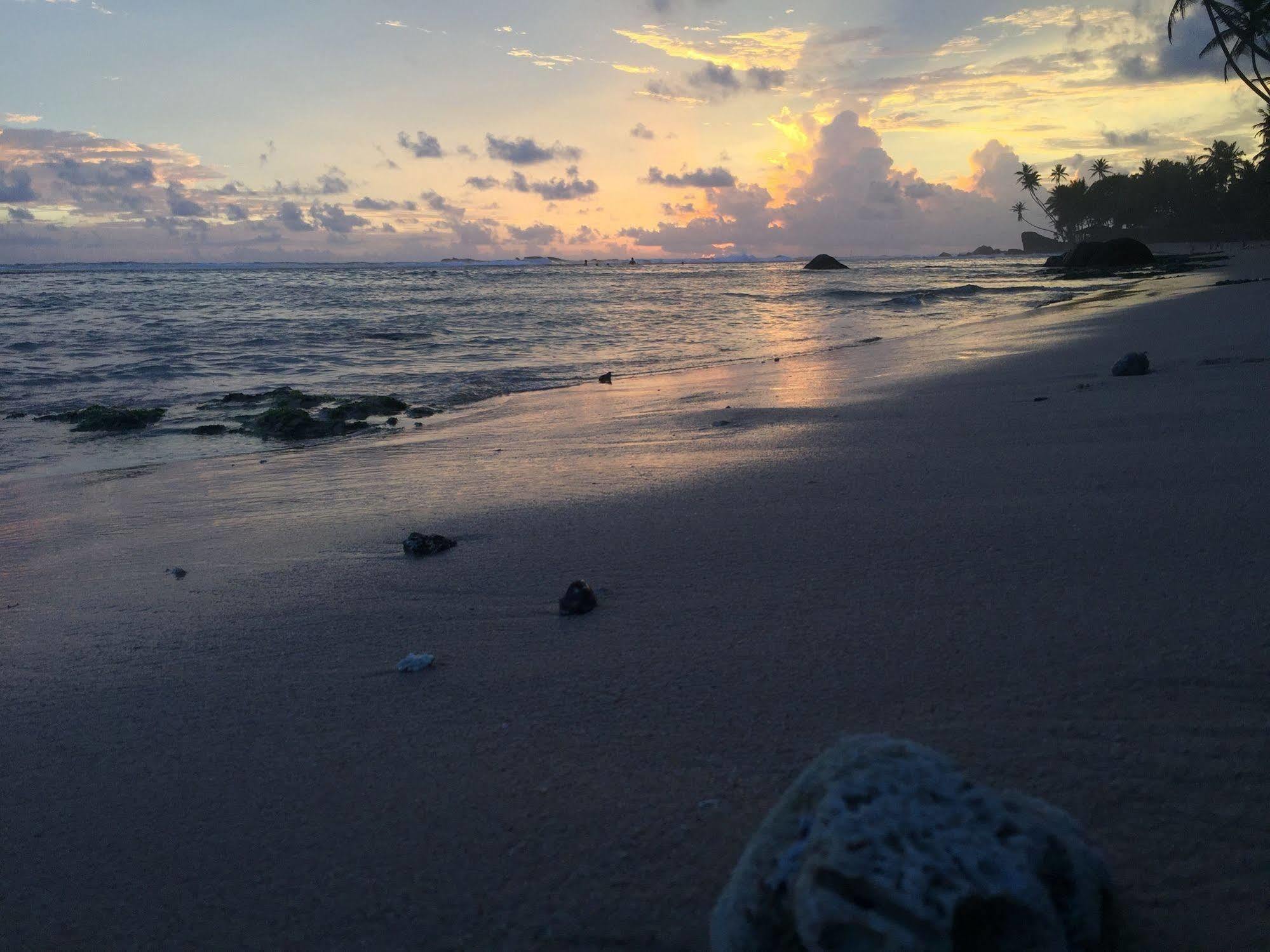 Blue Sky Beach Resort Unawatuna Luaran gambar
