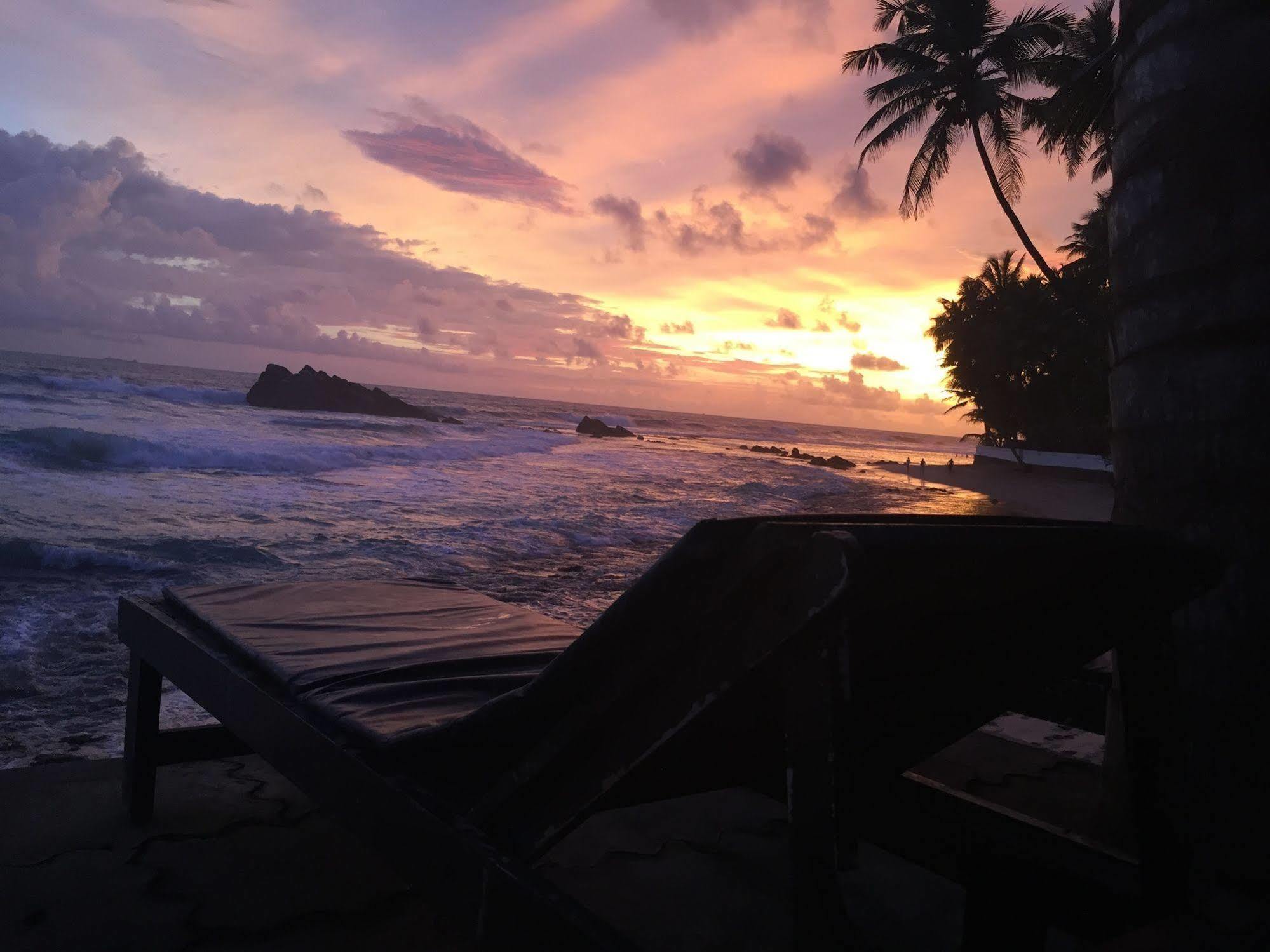 Blue Sky Beach Resort Unawatuna Luaran gambar