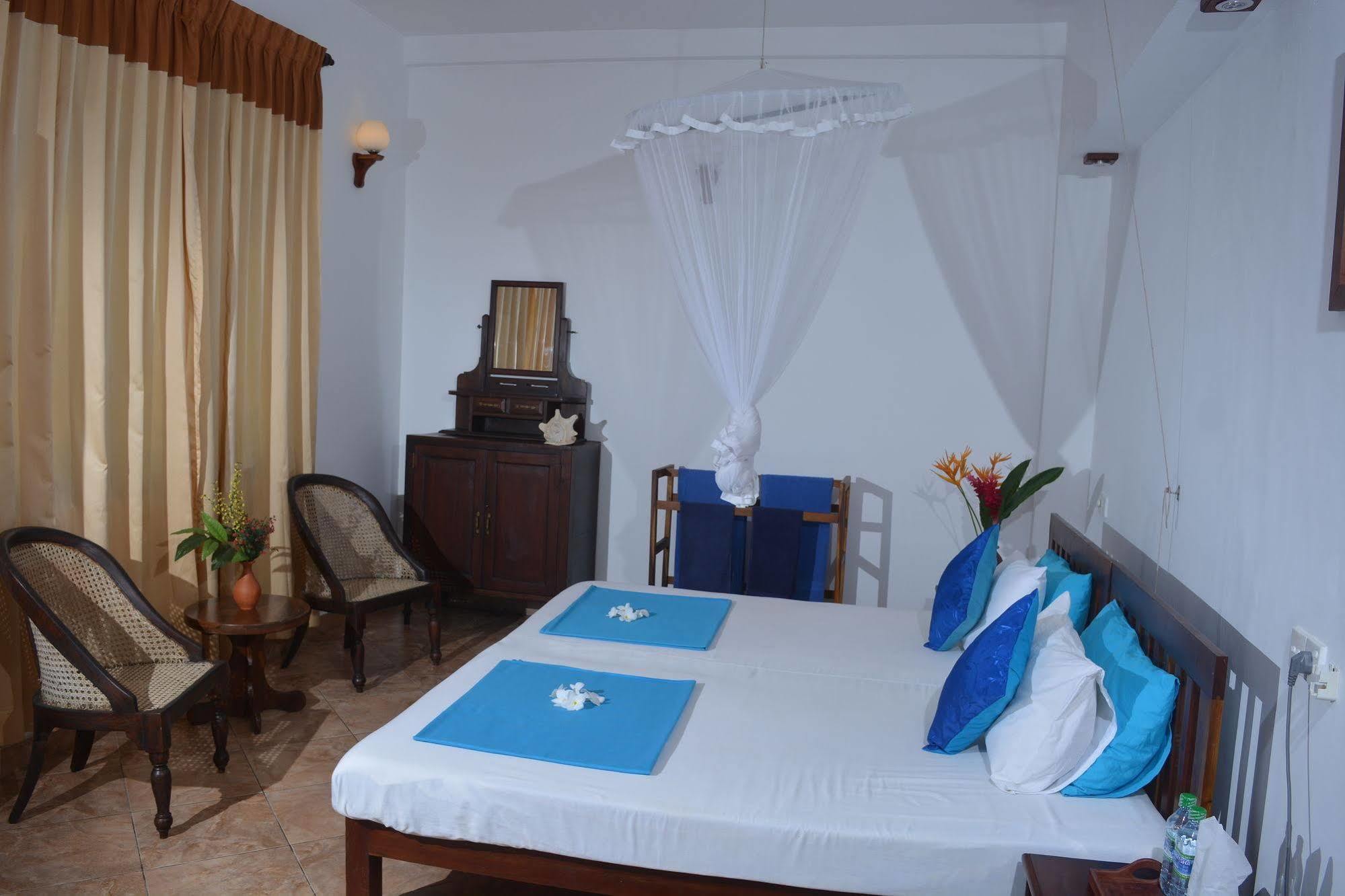 Blue Sky Beach Resort Unawatuna Luaran gambar
